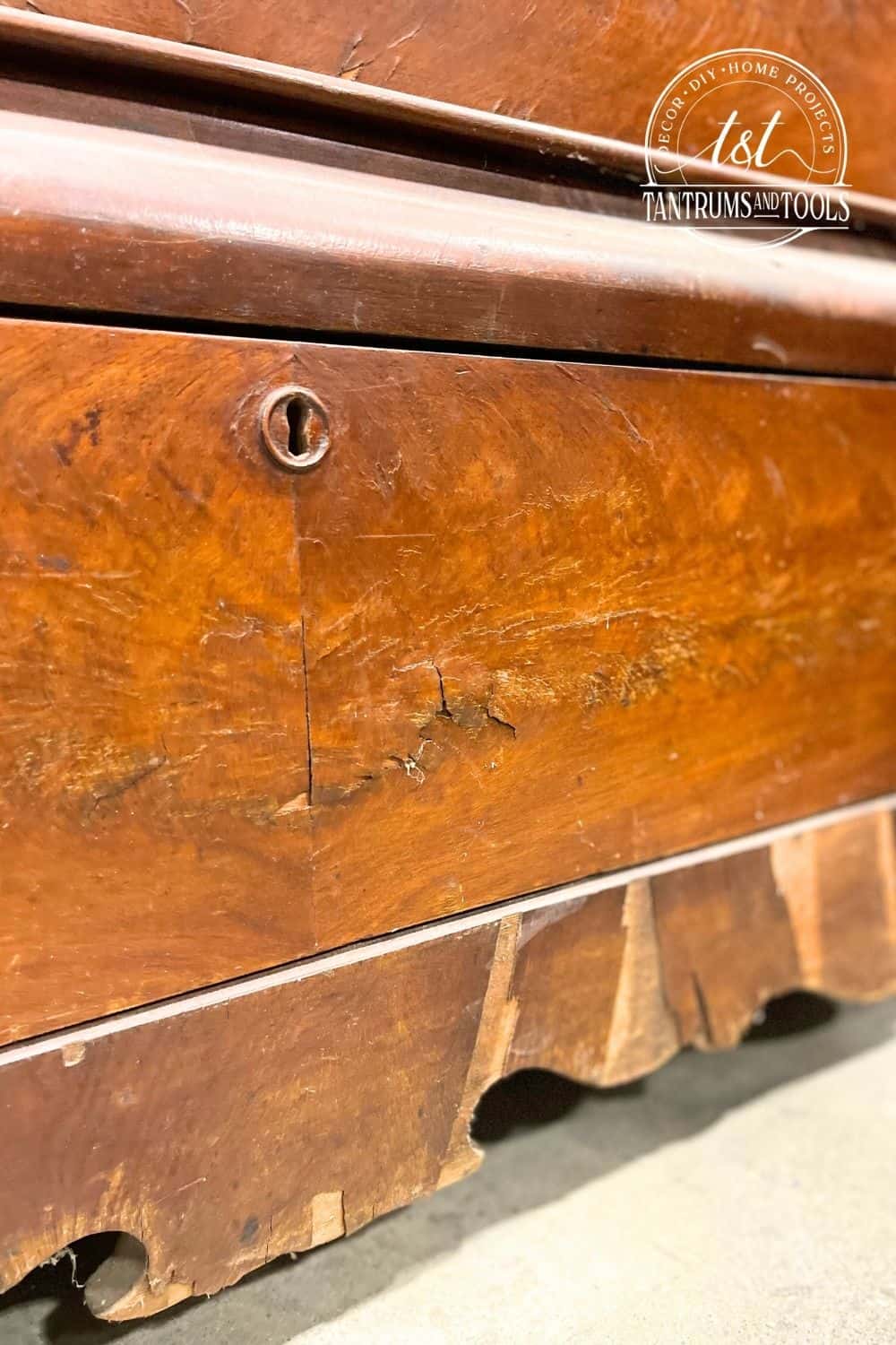 How to Know if Furniture is Real Wood or Veneer Wood Panel