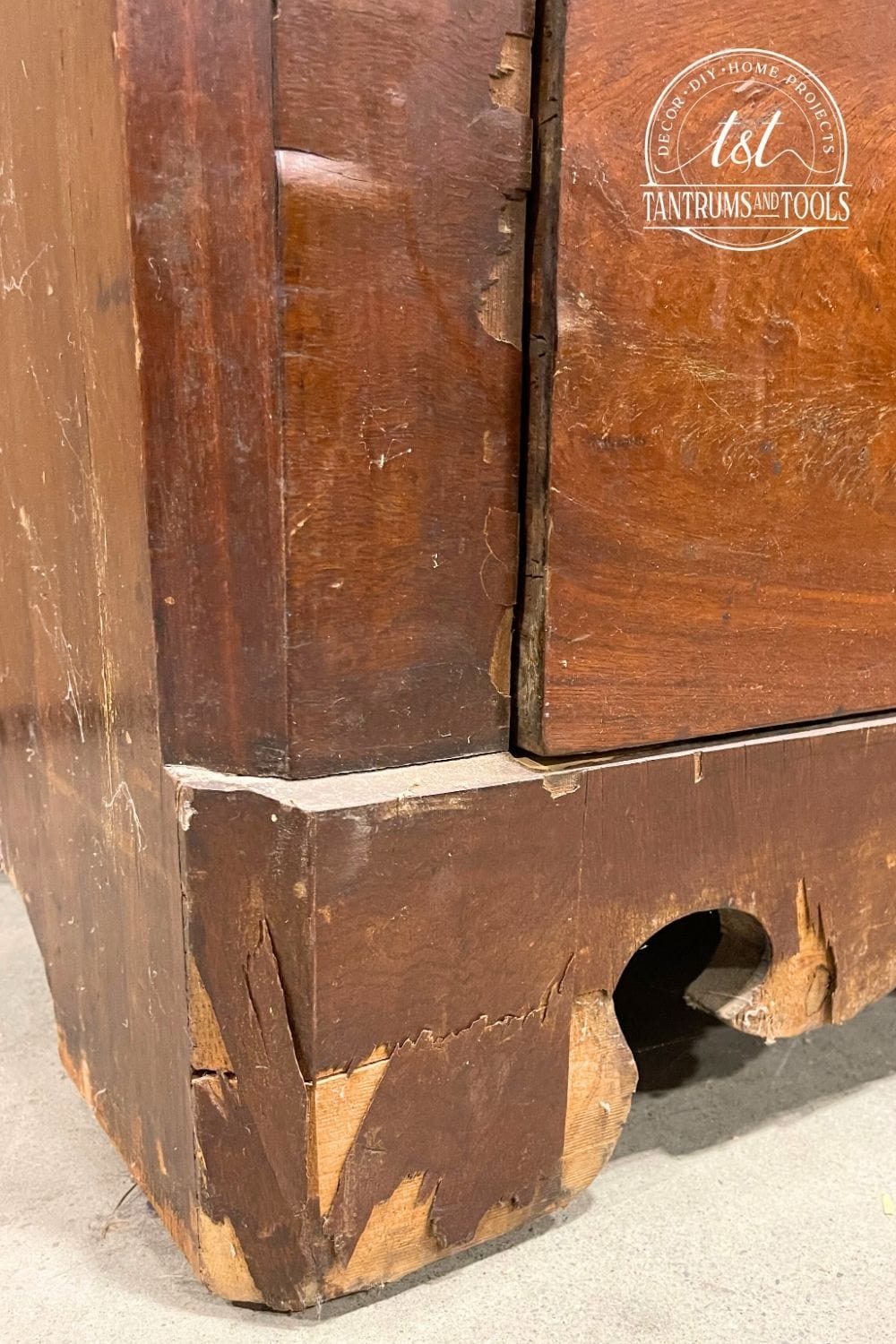 How to Know if Furniture is Real Wood or Veneer Wood Panel