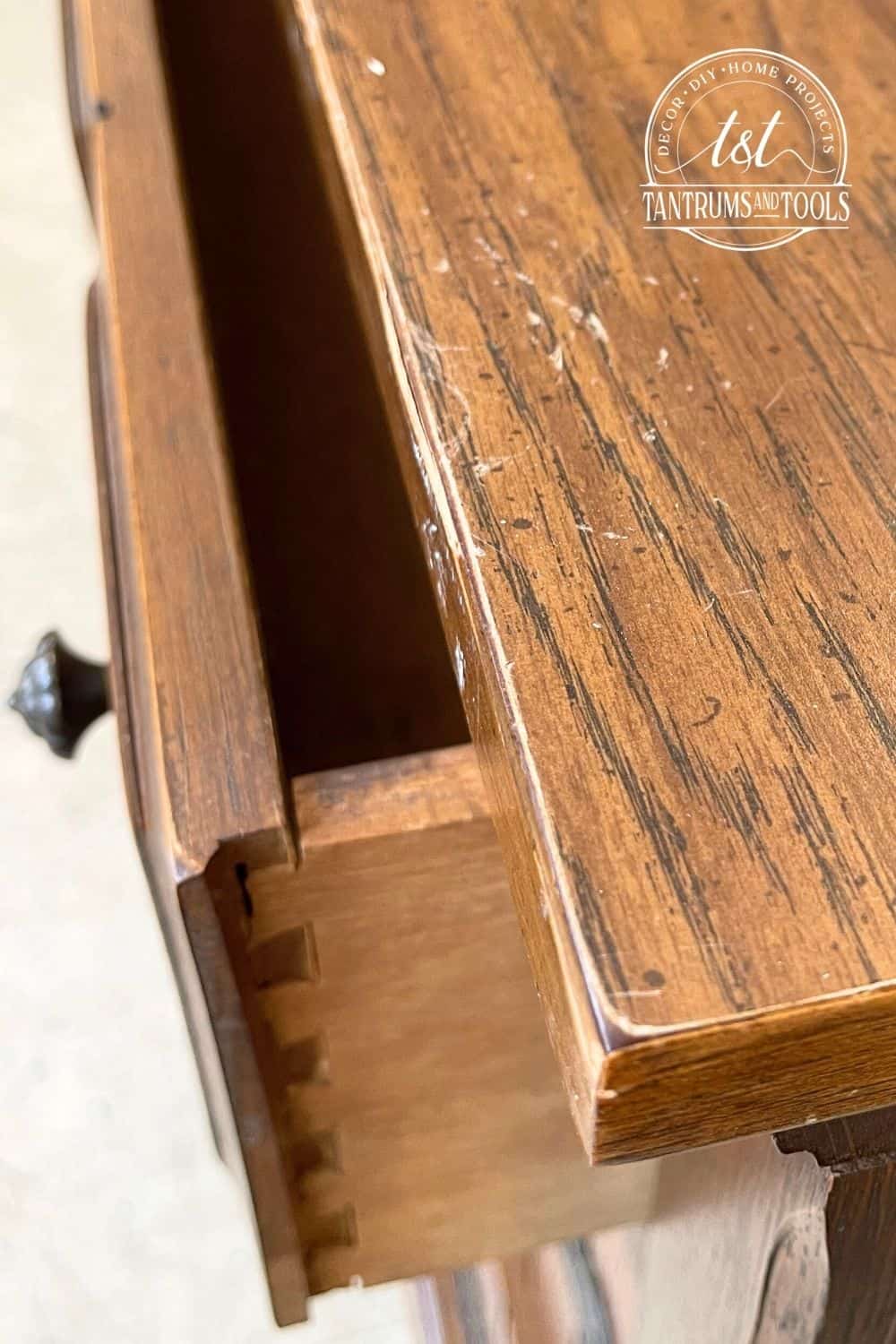 How to Know if Furniture is Real Wood or Veneer Wood Panel