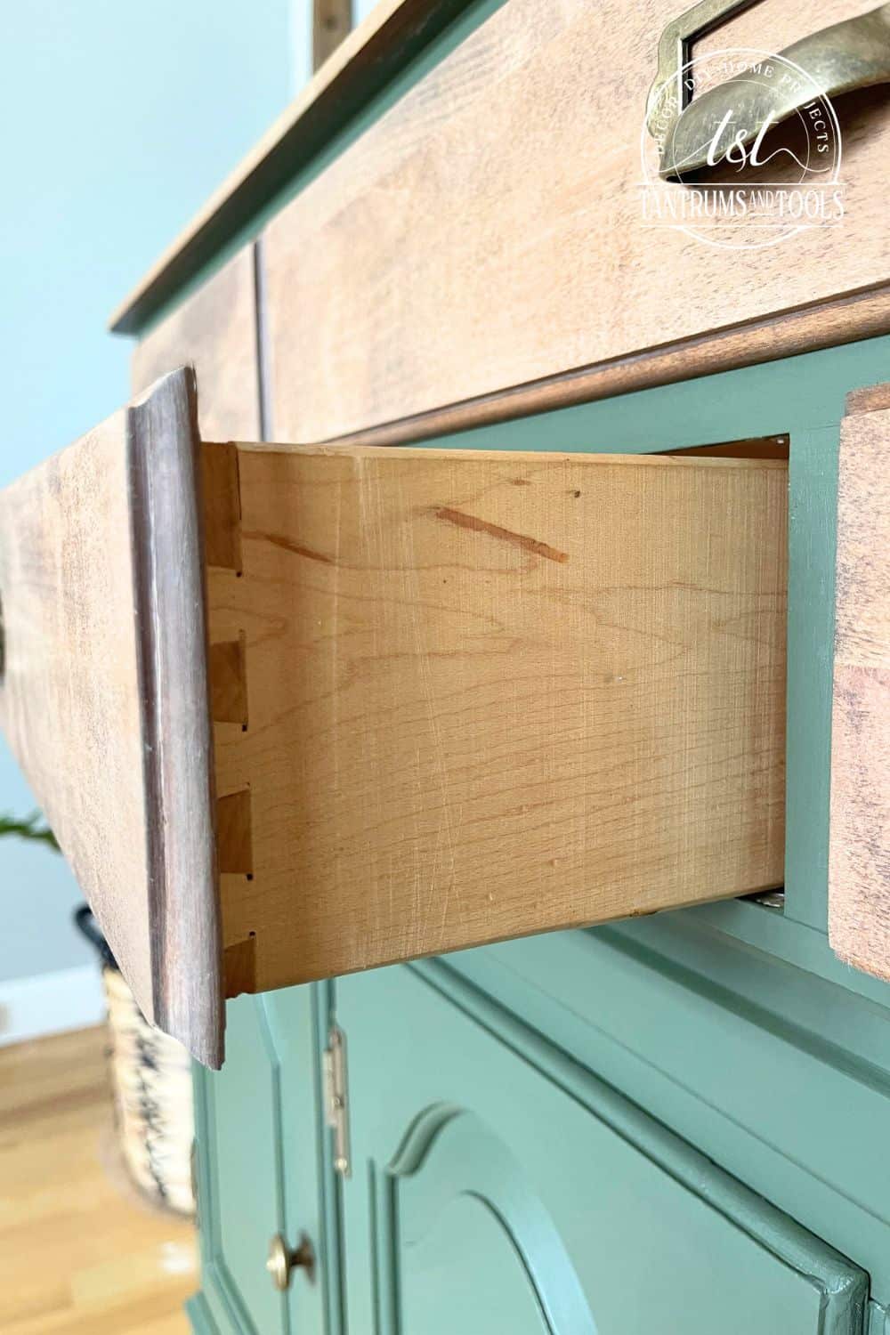 How to Know if Furniture is Real Wood or Veneer Wood Panel