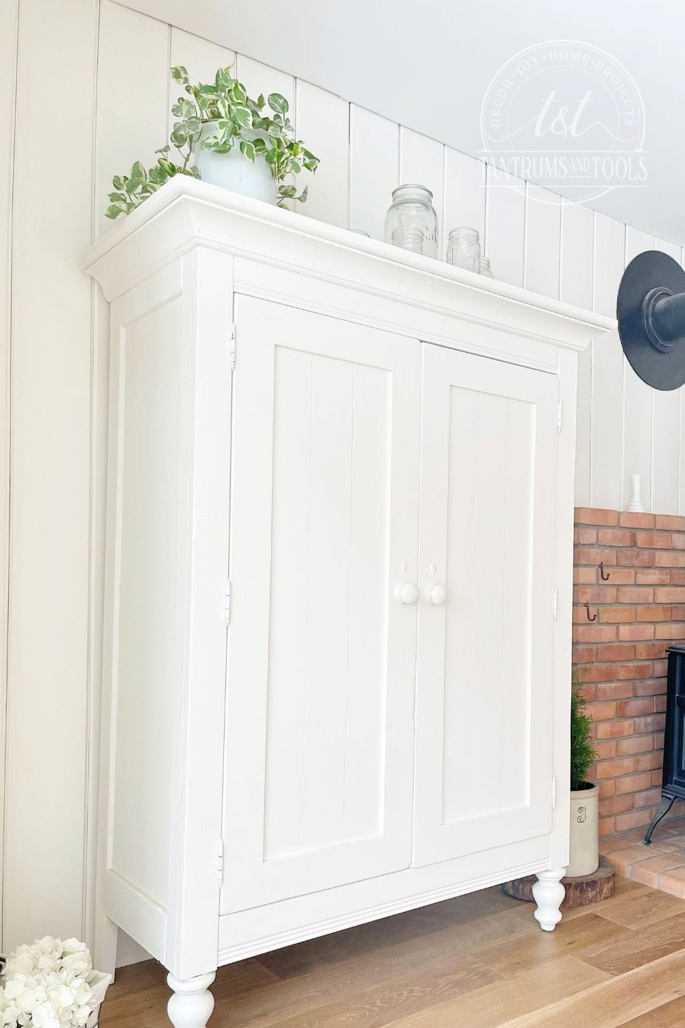 Hand Down the Best Refinishing Furniture Beginners Guide